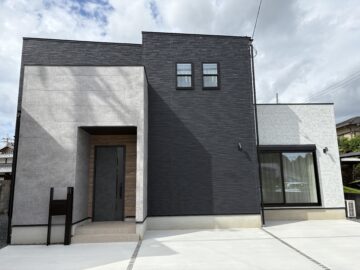 グレイッシュトーンが落ち着くナチュラルモダンな家